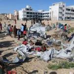 Serangan Israel terhadap kamp tenda di Khan Younis, Gaza Selatan [Hatem Khaled, Reuters]
